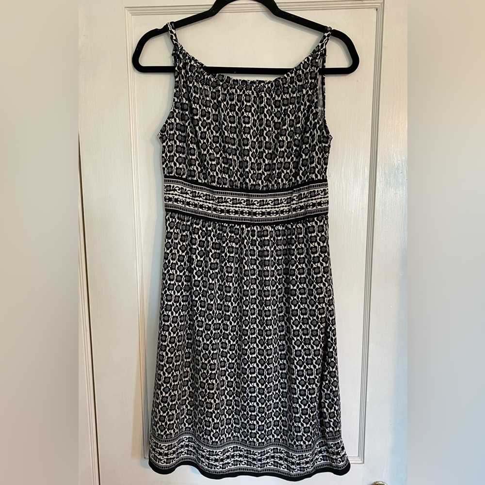 Max Studio Large Black & White Empire Waist Floral Sleeveless Midi Dress